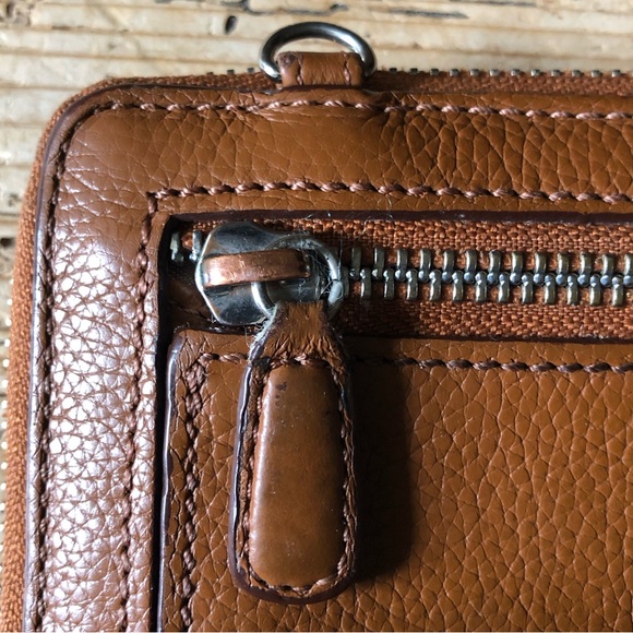 RARE Brighton Ferrara Medallion Zip Around Luggage Leather Crossbody Wallet Bag - Picture 10 of 17